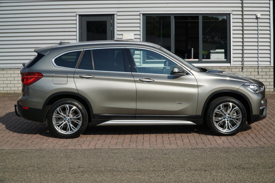 BMW X1 SDrive18d PANO LEDER HEAD-UP