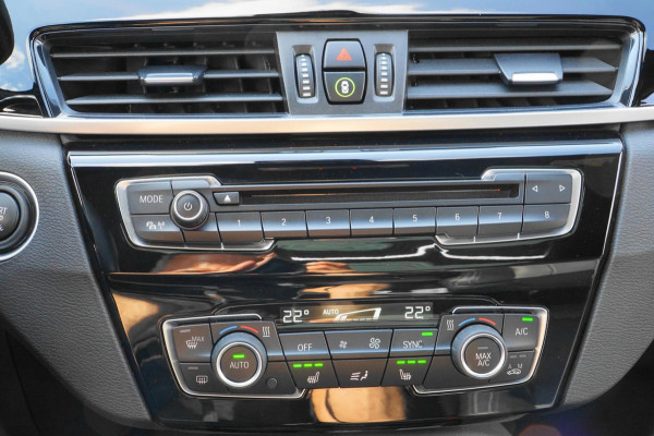 BMW X1 SDrive18d PANO LEDER HEAD-UP