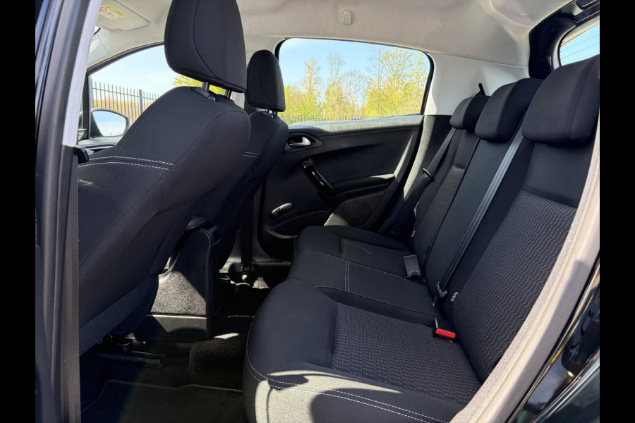 Peugeot 208 1.2 PureTech Active 2e Eigenaar,Navi,Dealer Onderhouden,Airco,Cruise,Carplay,5 Deurs,Net beurt gehad,N.A.P,Apk tot 04-2027