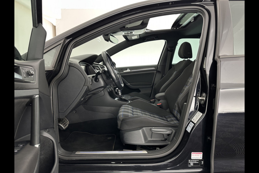 Volkswagen Golf 1.4 TSI PHEV GTE (Plug-in) (INCL-BTW) Aut. *PANO | ADAPTIVE-CRUISE | FULL-LED | DIGI-COCKPIT | BLINDSPOT | HEATED-SPORTSEATS | KEYLESS | NAVI-FULLMAP | AMBIENTLIGHT | SHIFTPADDLES | PRIVACY-GLASS | ECC | PDC | 18''ALU*