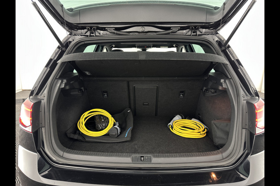 Volkswagen Golf 1.4 TSI PHEV GTE (Plug-in) (INCL-BTW) Aut. *PANO | ADAPTIVE-CRUISE | FULL-LED | DIGI-COCKPIT | BLINDSPOT | HEATED-SPORTSEATS | KEYLESS | NAVI-FULLMAP | AMBIENTLIGHT | SHIFTPADDLES | PRIVACY-GLASS | ECC | PDC | 18''ALU*