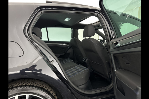 Volkswagen Golf 1.4 TSI PHEV GTE (Plug-in) (INCL-BTW) Aut. *PANO | ADAPTIVE-CRUISE | FULL-LED | DIGI-COCKPIT | BLINDSPOT | HEATED-SPORTSEATS | KEYLESS | NAVI-FULLMAP | AMBIENTLIGHT | SHIFTPADDLES | PRIVACY-GLASS | ECC | PDC | 18''ALU*