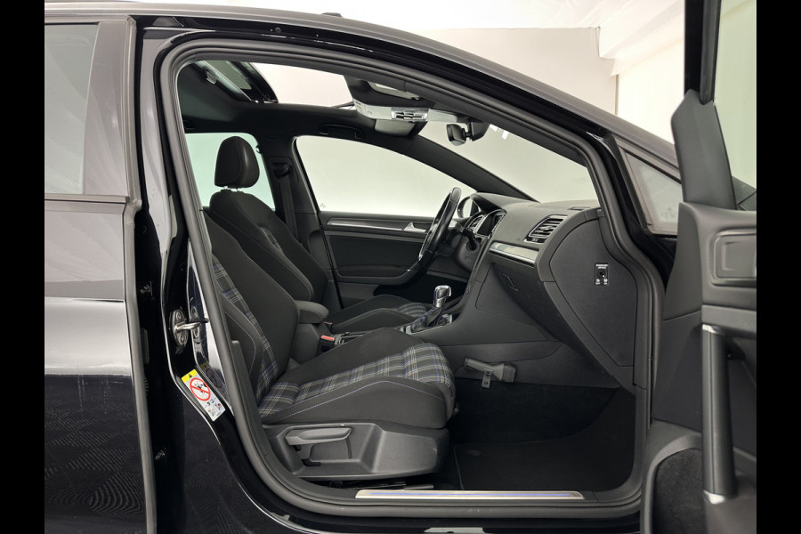 Volkswagen Golf 1.4 TSI PHEV GTE (Plug-in) (INCL-BTW) Aut. *PANO | ADAPTIVE-CRUISE | FULL-LED | DIGI-COCKPIT | BLINDSPOT | HEATED-SPORTSEATS | KEYLESS | NAVI-FULLMAP | AMBIENTLIGHT | SHIFTPADDLES | PRIVACY-GLASS | ECC | PDC | 18''ALU*
