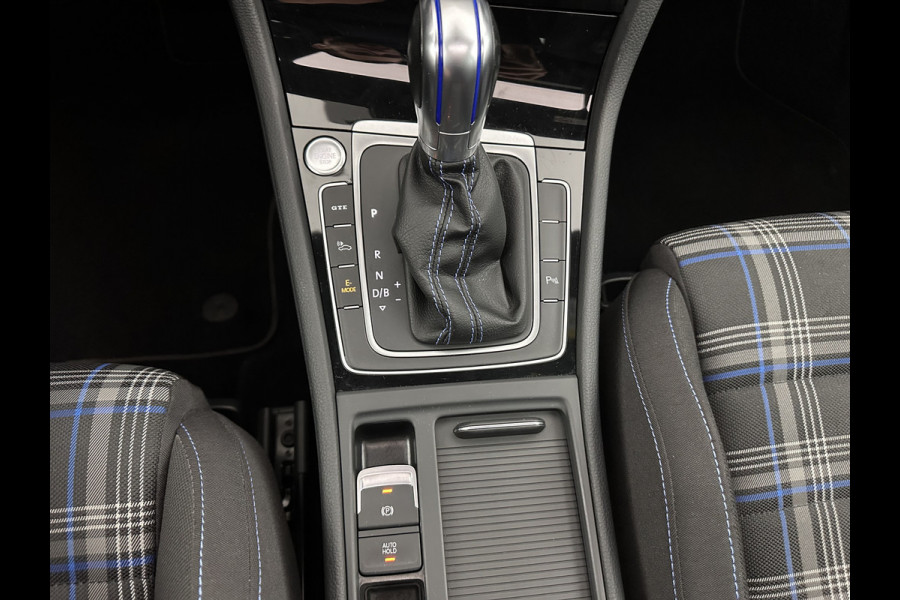 Volkswagen Golf 1.4 TSI PHEV GTE (Plug-in) (INCL-BTW) Aut. *PANO | ADAPTIVE-CRUISE | FULL-LED | DIGI-COCKPIT | BLINDSPOT | HEATED-SPORTSEATS | KEYLESS | NAVI-FULLMAP | AMBIENTLIGHT | SHIFTPADDLES | PRIVACY-GLASS | ECC | PDC | 18''ALU*