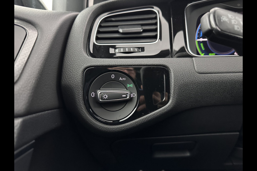 Volkswagen Golf 1.4 TSI PHEV GTE (Plug-in) (INCL-BTW) Aut. *PANO | ADAPTIVE-CRUISE | FULL-LED | DIGI-COCKPIT | BLINDSPOT | HEATED-SPORTSEATS | KEYLESS | NAVI-FULLMAP | AMBIENTLIGHT | SHIFTPADDLES | PRIVACY-GLASS | ECC | PDC | 18''ALU*