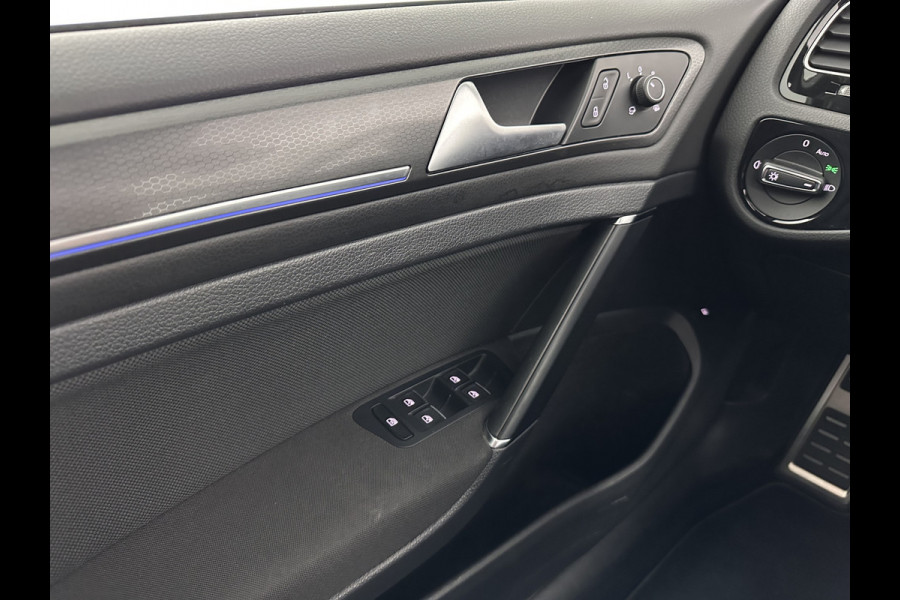 Volkswagen Golf 1.4 TSI PHEV GTE (Plug-in) (INCL-BTW) Aut. *PANO | ADAPTIVE-CRUISE | FULL-LED | DIGI-COCKPIT | BLINDSPOT | HEATED-SPORTSEATS | KEYLESS | NAVI-FULLMAP | AMBIENTLIGHT | SHIFTPADDLES | PRIVACY-GLASS | ECC | PDC | 18''ALU*