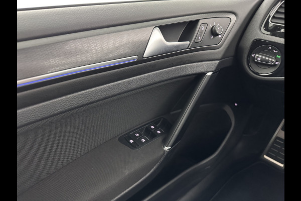 Volkswagen Golf 1.4 TSI PHEV GTE (Plug-in) (INCL-BTW) Aut. *PANO | ADAPTIVE-CRUISE | FULL-LED | DIGI-COCKPIT | BLINDSPOT | HEATED-SPORTSEATS | KEYLESS | NAVI-FULLMAP | AMBIENTLIGHT | SHIFTPADDLES | PRIVACY-GLASS | ECC | PDC | 18''ALU*