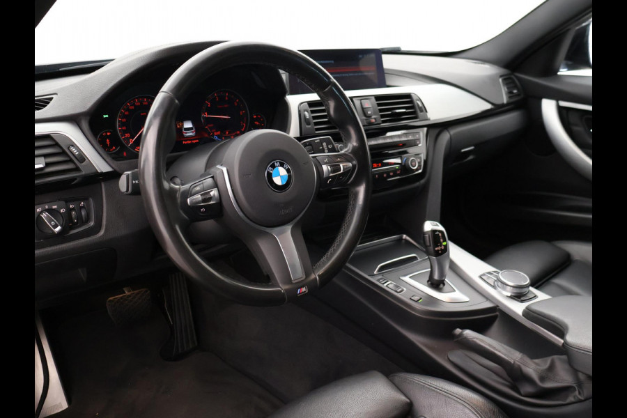 BMW 3 Serie Touring 318i M-SPORT + AFN. TREKHAAK | LEDER SPORTINT. | DIGITALE COCKPIT | STOELVERWARMING