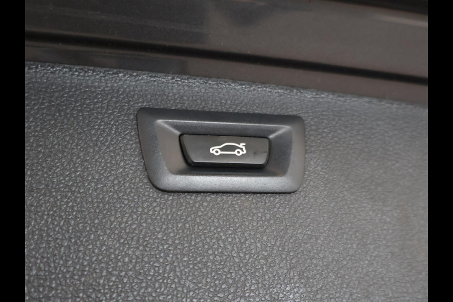 BMW 3 Serie Touring 318i M-SPORT + AFN. TREKHAAK | LEDER SPORTINT. | DIGITALE COCKPIT | STOELVERWARMING