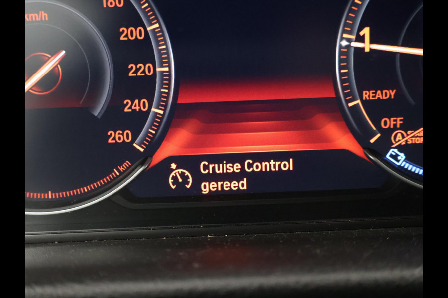 BMW 3 Serie Touring 318i M-SPORT + AFN. TREKHAAK | LEDER SPORTINT. | DIGITALE COCKPIT | STOELVERWARMING