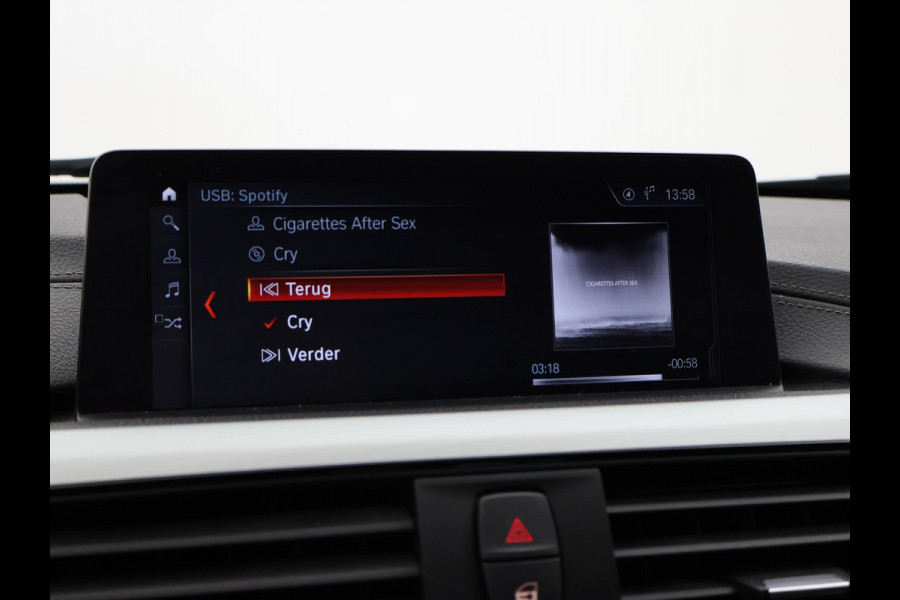 BMW 3 Serie Touring 318i M-SPORT + AFN. TREKHAAK | LEDER SPORTINT. | DIGITALE COCKPIT | STOELVERWARMING