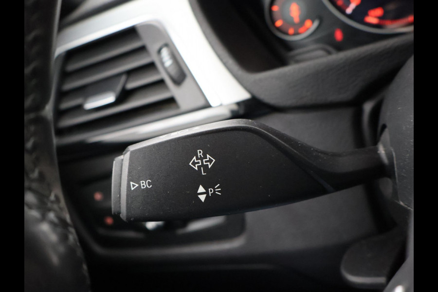 BMW 3 Serie Touring 318i M-SPORT + AFN. TREKHAAK | LEDER SPORTINT. | DIGITALE COCKPIT | STOELVERWARMING