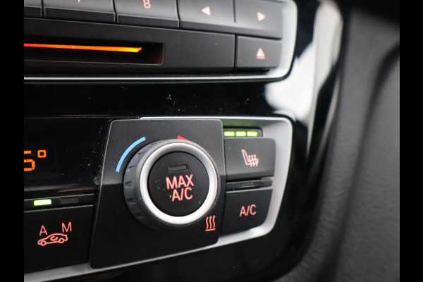 BMW 3 Serie Touring 318i M-SPORT + AFN. TREKHAAK | LEDER SPORTINT. | DIGITALE COCKPIT | STOELVERWARMING