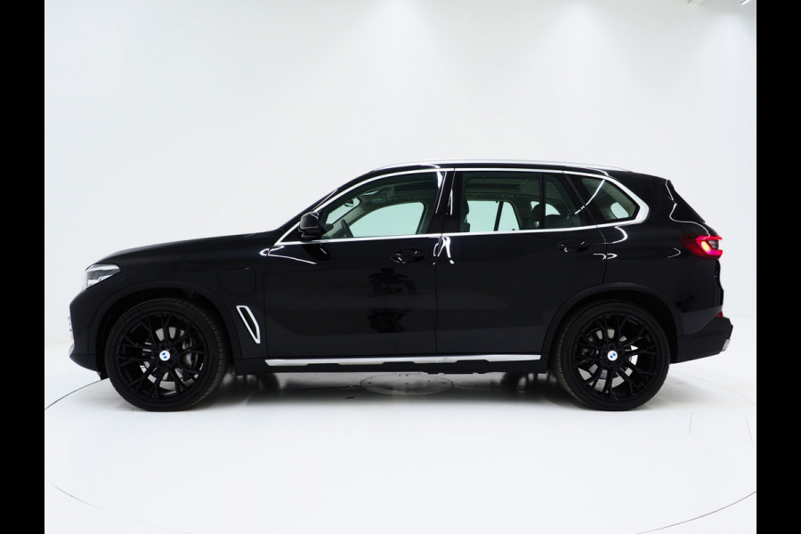 BMW X5 xDrive45e High Executive | Panoramadak | Leder | Trekhaak | Luchtvering | HUD | Camera | Sfeerlicht | Carplay
