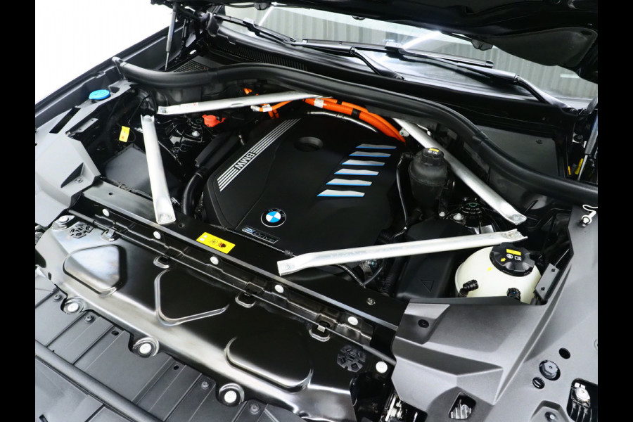 BMW X5 xDrive45e High Executive | Panoramadak | Leder | Trekhaak | Luchtvering | HUD | Camera | Sfeerlicht | Carplay
