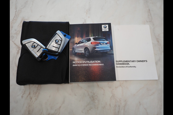 BMW X5 xDrive45e High Executive | Panoramadak | Leder | Trekhaak | Luchtvering | HUD | Camera | Sfeerlicht | Carplay