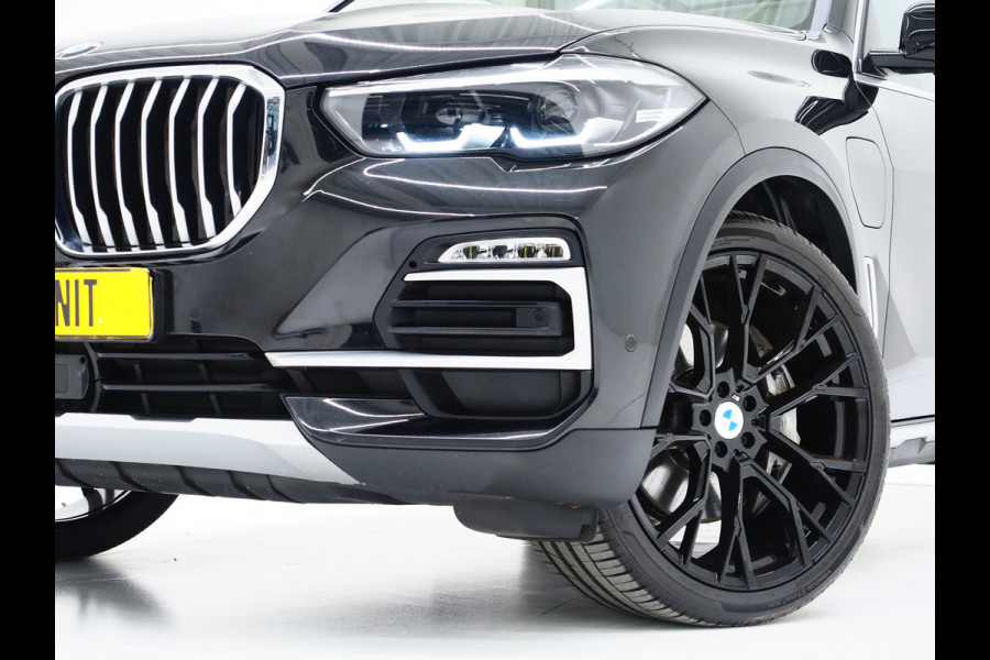 BMW X5 xDrive45e High Executive | Panoramadak | Leder | Trekhaak | Luchtvering | HUD | Camera | Sfeerlicht | Carplay