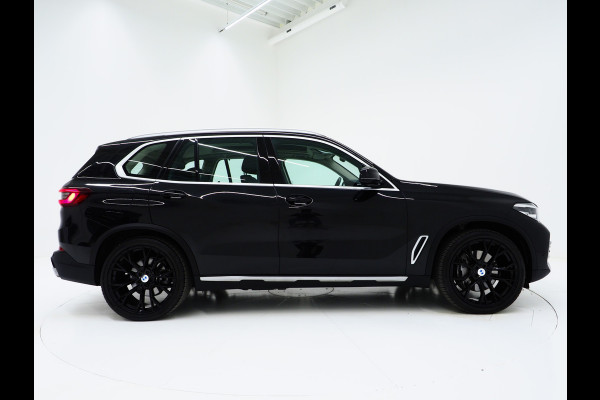 BMW X5 xDrive45e High Executive | Panoramadak | Leder | Trekhaak | Luchtvering | HUD | Camera | Sfeerlicht | Carplay