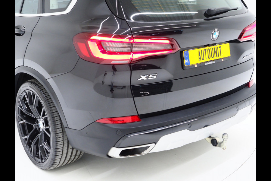 BMW X5 xDrive45e High Executive | Panoramadak | Leder | Trekhaak | Luchtvering | HUD | Camera | Sfeerlicht | Carplay