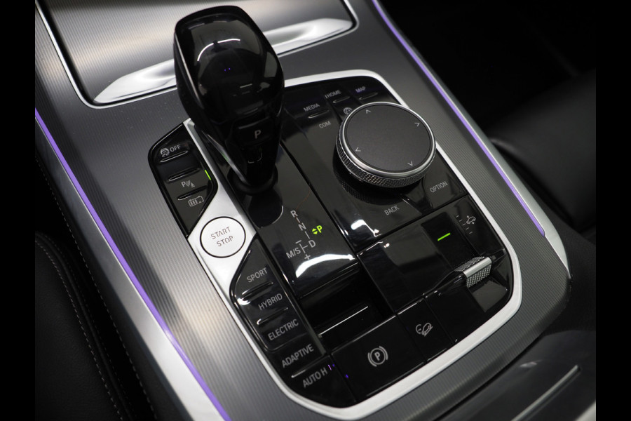 BMW X5 xDrive45e High Executive | Panoramadak | Leder | Trekhaak | Luchtvering | HUD | Camera | Sfeerlicht | Carplay