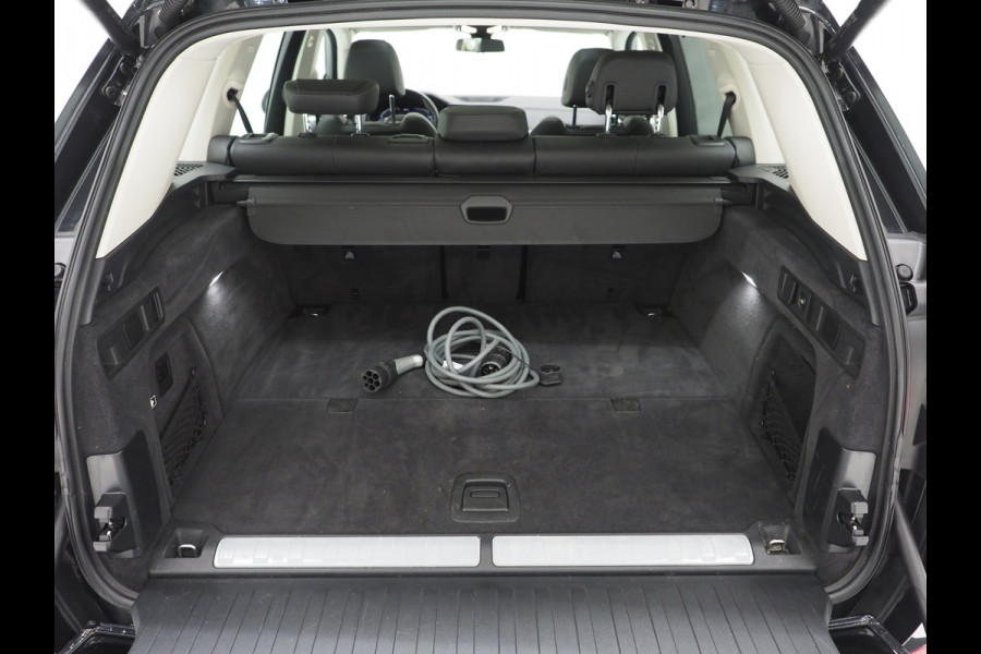 BMW X5 xDrive45e High Executive | Panoramadak | Leder | Trekhaak | Luchtvering | HUD | Camera | Sfeerlicht | Carplay