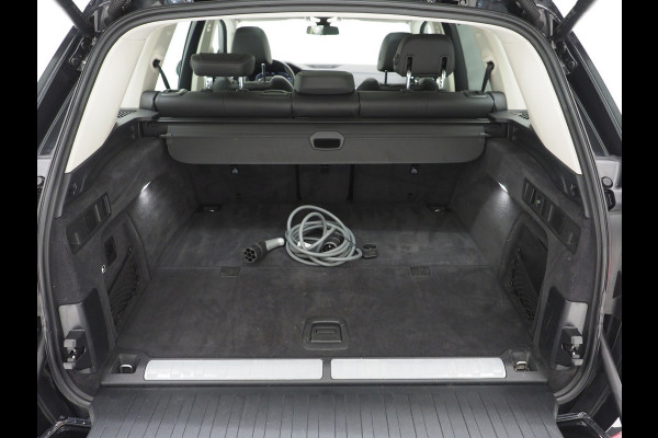 BMW X5 xDrive45e High Executive | Panoramadak | Leder | Trekhaak | Luchtvering | HUD | Camera | Sfeerlicht | Carplay