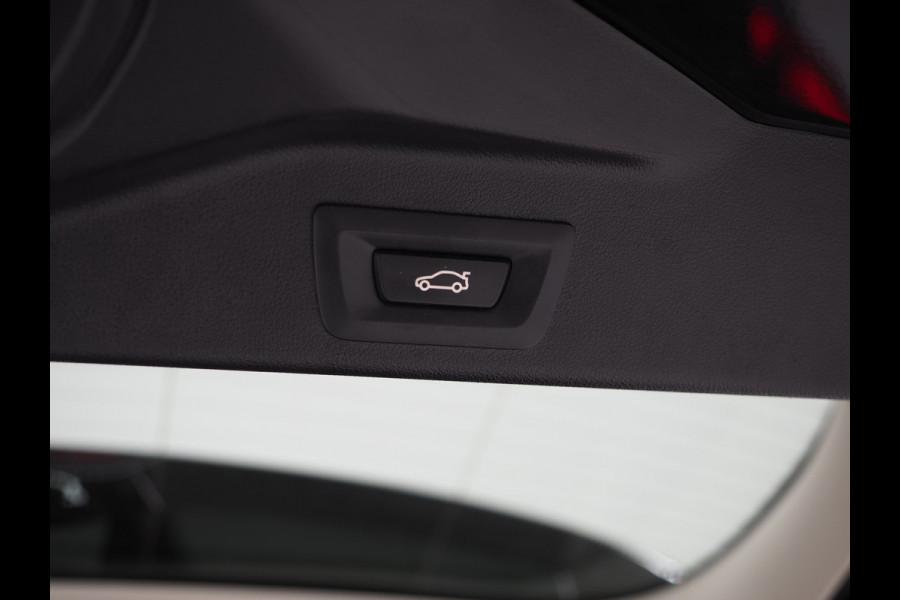 BMW X5 xDrive45e High Executive | Panoramadak | Leder | Trekhaak | Luchtvering | HUD | Camera | Sfeerlicht | Carplay