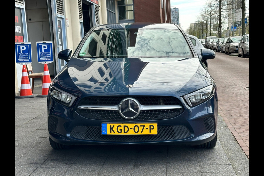 Mercedes-Benz A-Klasse 180 Business Leer Navi Carplay Sfeerverlichting