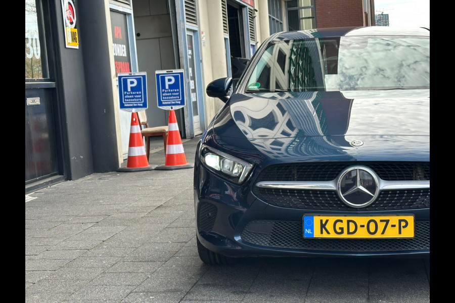 Mercedes-Benz A-Klasse 180 Business Leer Navi Carplay Sfeerverlichting