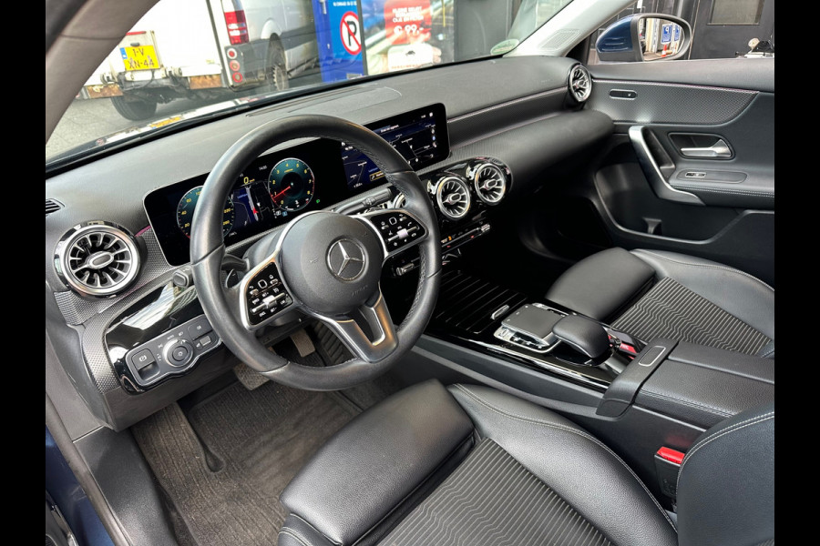 Mercedes-Benz A-Klasse 180 Business Leer Navi Carplay Sfeerverlichting