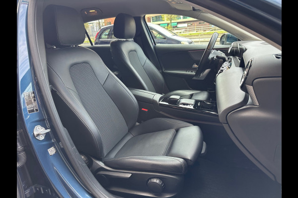 Mercedes-Benz A-Klasse 180 Business Leer Navi Carplay Sfeerverlichting