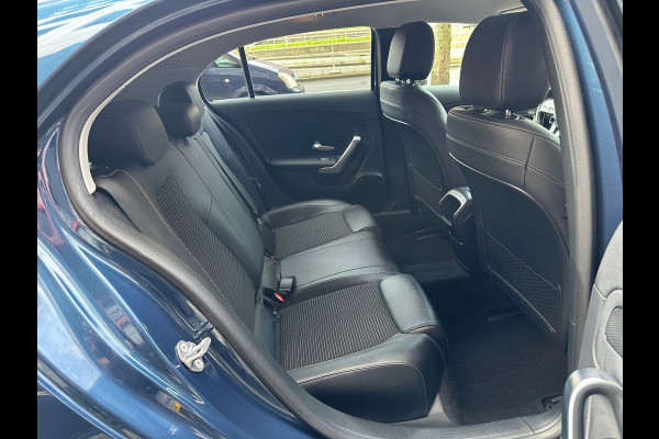 Mercedes-Benz A-Klasse 180 Business Leer Navi Carplay Sfeerverlichting