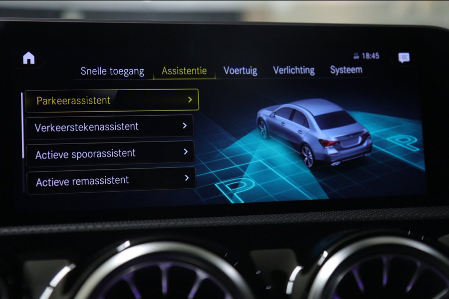 Mercedes-Benz A-Klasse 220 AMG-LINE Pano/Sfeer/Camera/Laneassist/Blindspot/VOL