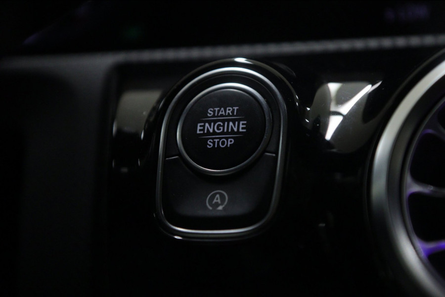 Mercedes-Benz A-Klasse 220 AMG-LINE Pano/Sfeer/Camera/Laneassist/Blindspot/VOL