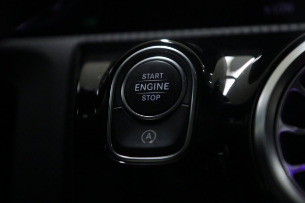 Mercedes-Benz A-Klasse 220 AMG-LINE Pano/Sfeer/Camera/Laneassist/Blindspot/VOL
