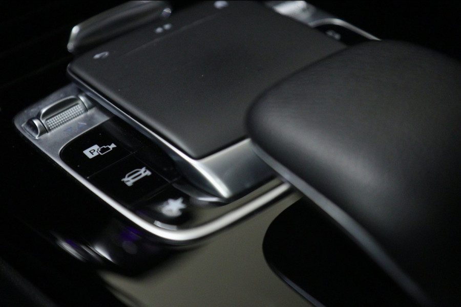 Mercedes-Benz A-Klasse 220 AMG-LINE Pano/Sfeer/Camera/Laneassist/Blindspot/VOL