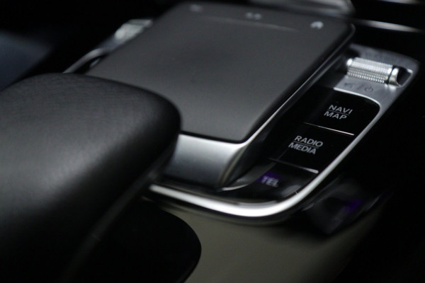 Mercedes-Benz A-Klasse 220 AMG-LINE Pano/Sfeer/Camera/Laneassist/Blindspot/VOL