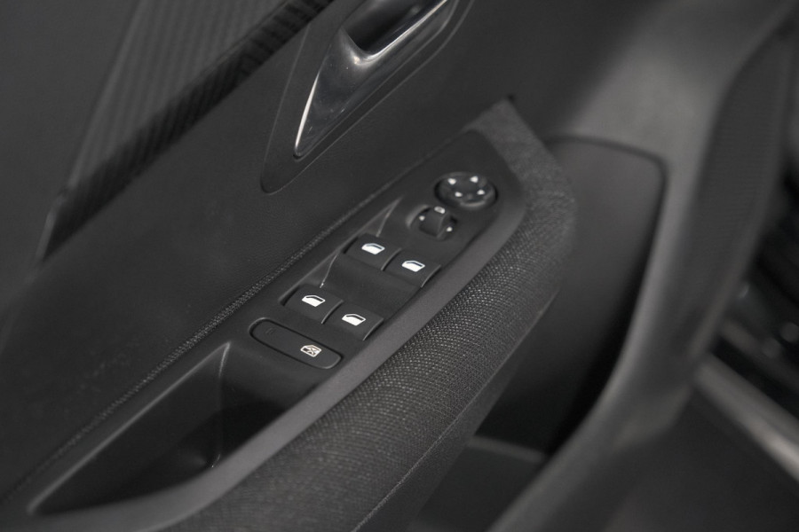 Peugeot 208 1.2 Hybrid 110 e-DCS6 Style | Parkeersensoren | Apple Carplay | Cruise Control | Airco