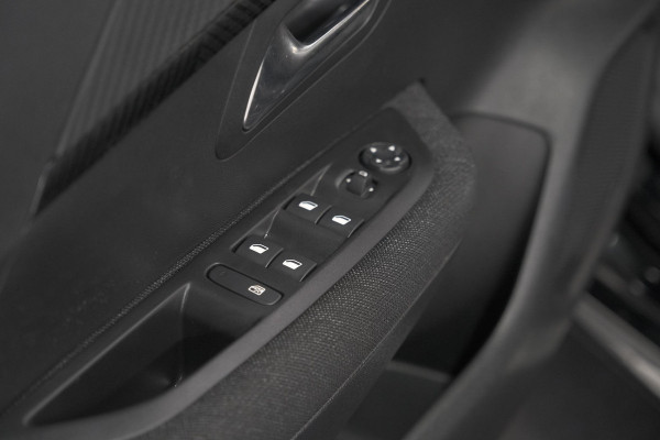 Peugeot 208 1.2 Hybrid 110 e-DCS6 Style | Parkeersensoren | Apple Carplay | Cruise Control | Airco