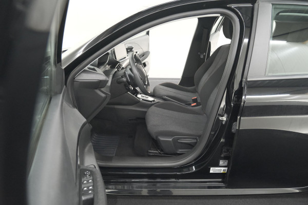 Peugeot 208 1.2 Hybrid 110 e-DCS6 Style | Parkeersensoren | Apple Carplay | Cruise Control | Airco