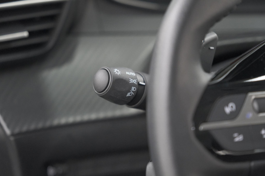 Peugeot 208 1.2 Hybrid 110 e-DCS6 Style | Parkeersensoren | Apple Carplay | Cruise Control | Airco