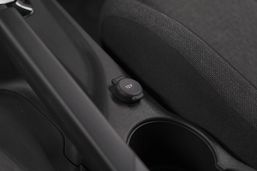 Peugeot 208 1.2 Hybrid 110 e-DCS6 Style | Parkeersensoren | Apple Carplay | Cruise Control | Airco