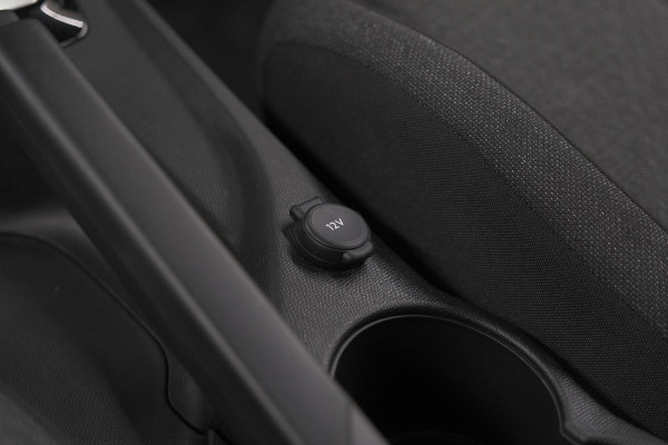 Peugeot 208 1.2 Hybrid 110 e-DCS6 Style | Parkeersensoren | Apple Carplay | Cruise Control | Airco