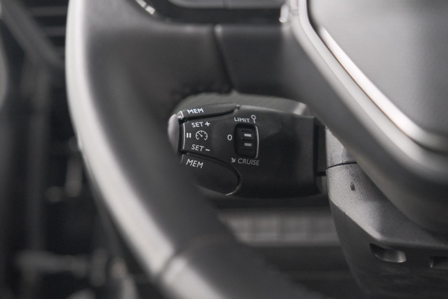 Peugeot 208 1.2 Hybrid 110 e-DCS6 Style | Parkeersensoren | Apple Carplay | Cruise Control | Airco