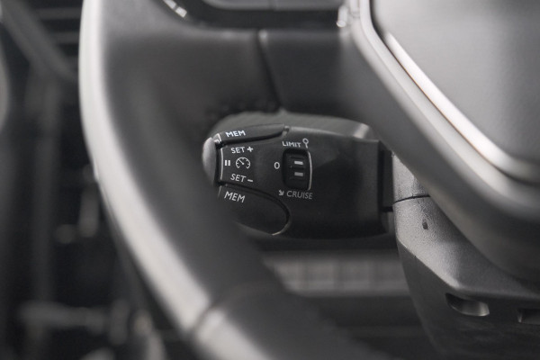 Peugeot 208 1.2 Hybrid 110 e-DCS6 Style | Parkeersensoren | Apple Carplay | Cruise Control | Airco
