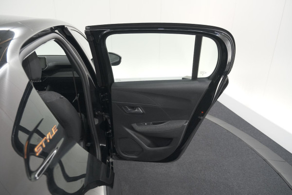 Peugeot 208 1.2 Hybrid 110 e-DCS6 Style | Parkeersensoren | Apple Carplay | Cruise Control | Airco