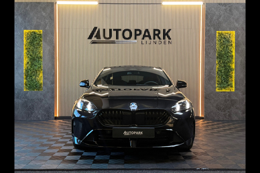 BMW 1-serie 120 M Sport Design Edition |FABRIEKSGARANTIE|DEALER ONDERHOUDEN|KEYLESS|CARPLAY|CAMERA|19INCH|SFEERVERLICHTING|