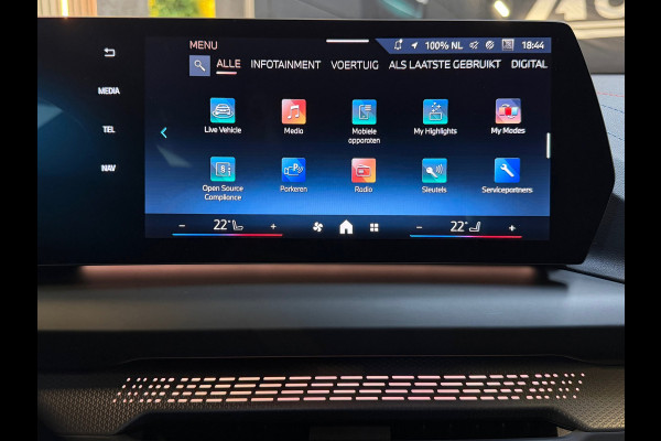 BMW 1-serie 120 M Sport Design Edition |FABRIEKSGARANTIE|DEALER ONDERHOUDEN|KEYLESS|CARPLAY|CAMERA|19INCH|SFEERVERLICHTING|