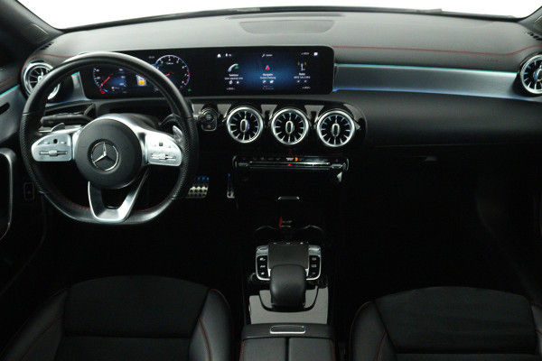 Mercedes-Benz CLA-Klasse 200 Business Solution AMG (SFEERVERLICHTING, CAMERA, LED, STOELVERWARMING, DEALER ONDERHOUDEN)