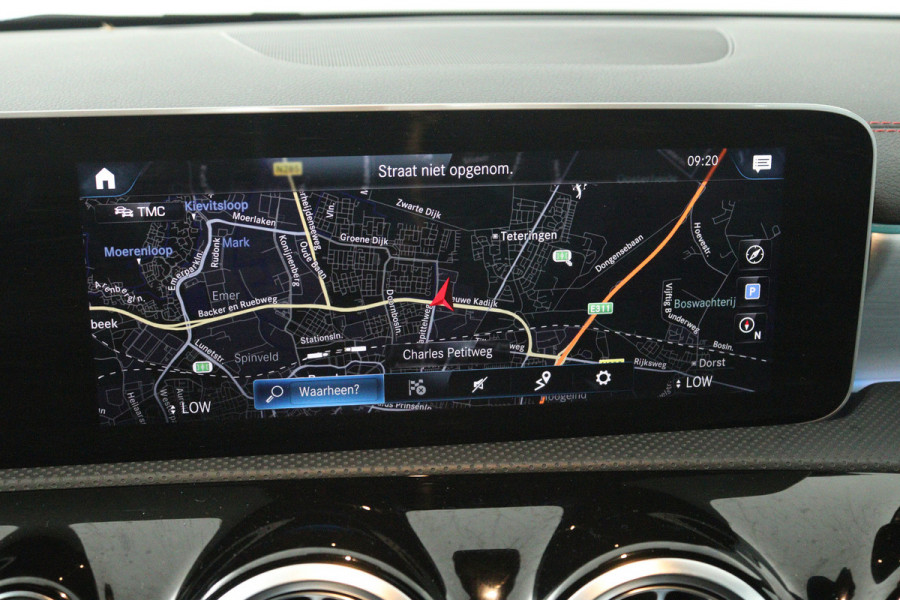 Mercedes-Benz CLA-Klasse 200 Business Solution AMG (SFEERVERLICHTING, CAMERA, LED, STOELVERWARMING, DEALER ONDERHOUDEN)